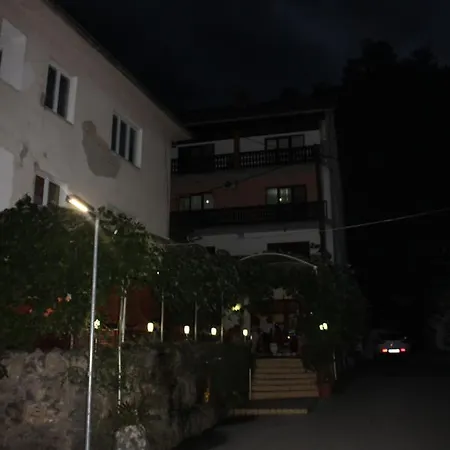 Somun Motel *